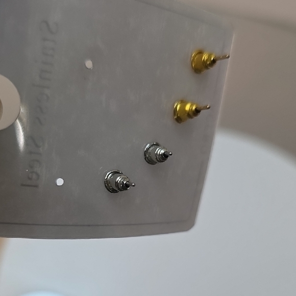 Acer‎ Silver and Gold Stud Earrings - Picture 2 of 6